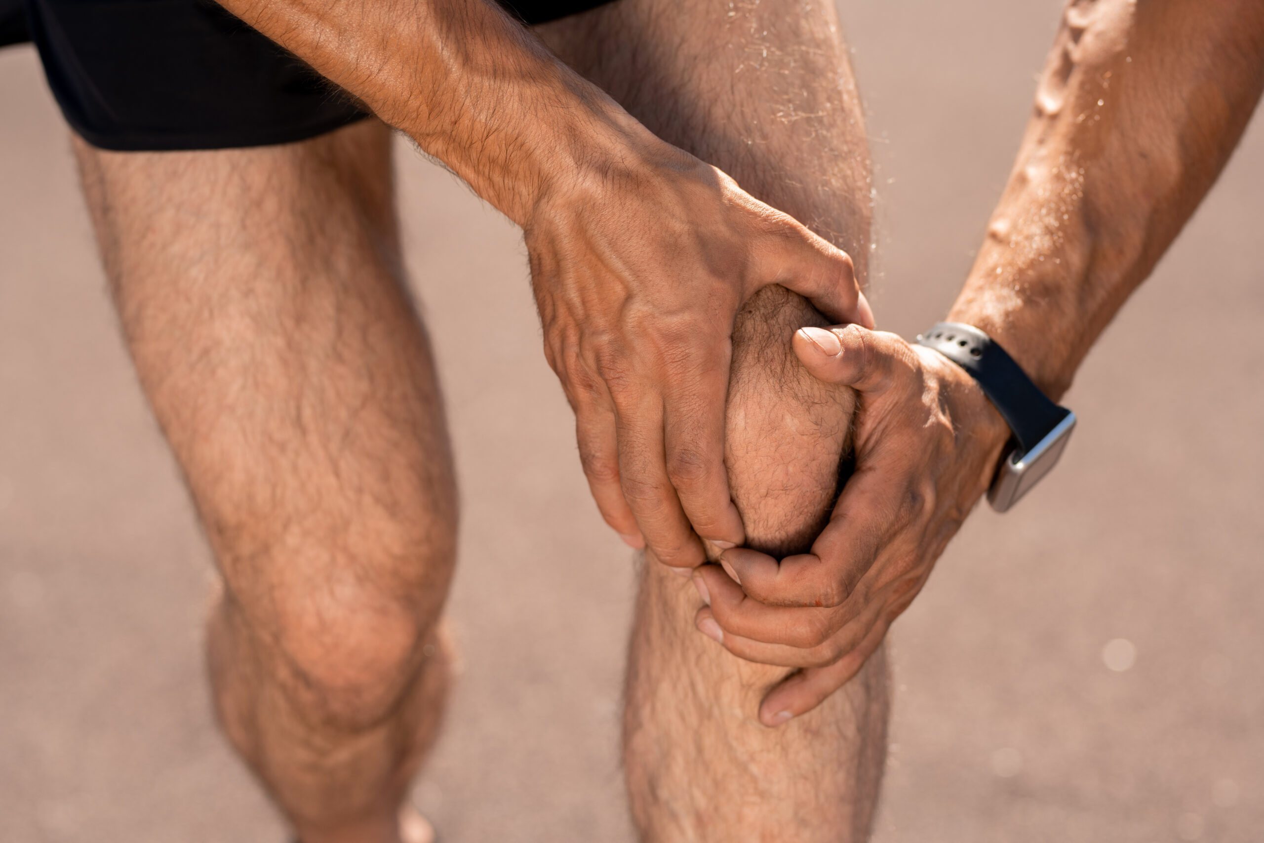 Five big risks of not completing a physical therapy program after knee surgery hurt knee KDXJGLY scaled 1 Five big risks of not completing a physical therapy program after knee surgery