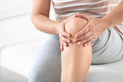 What could be causing a stiff knee that’s painful when bent?