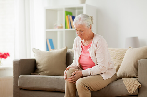 Why is there a crunching sound in my knee?
