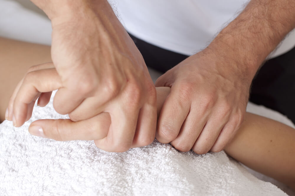 pain in back of the hand