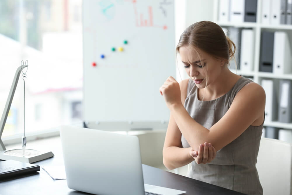 Why am I feeling a burning pain in the elbow? shutterstock 1231313257 Why am I feeling a burning pain in the elbow?