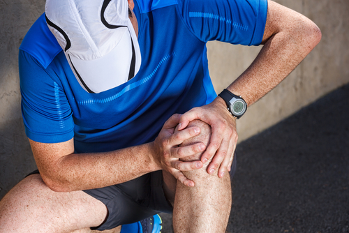 What can lead to inner knee pain while you’re running?