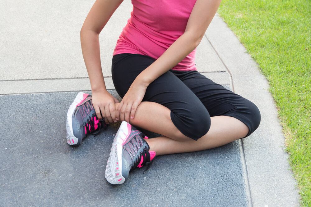 How can physical therapists help if you have sharp pain in your ankle but no swelling? shutterstock 415980400 sharp pain in ankle but no swelling