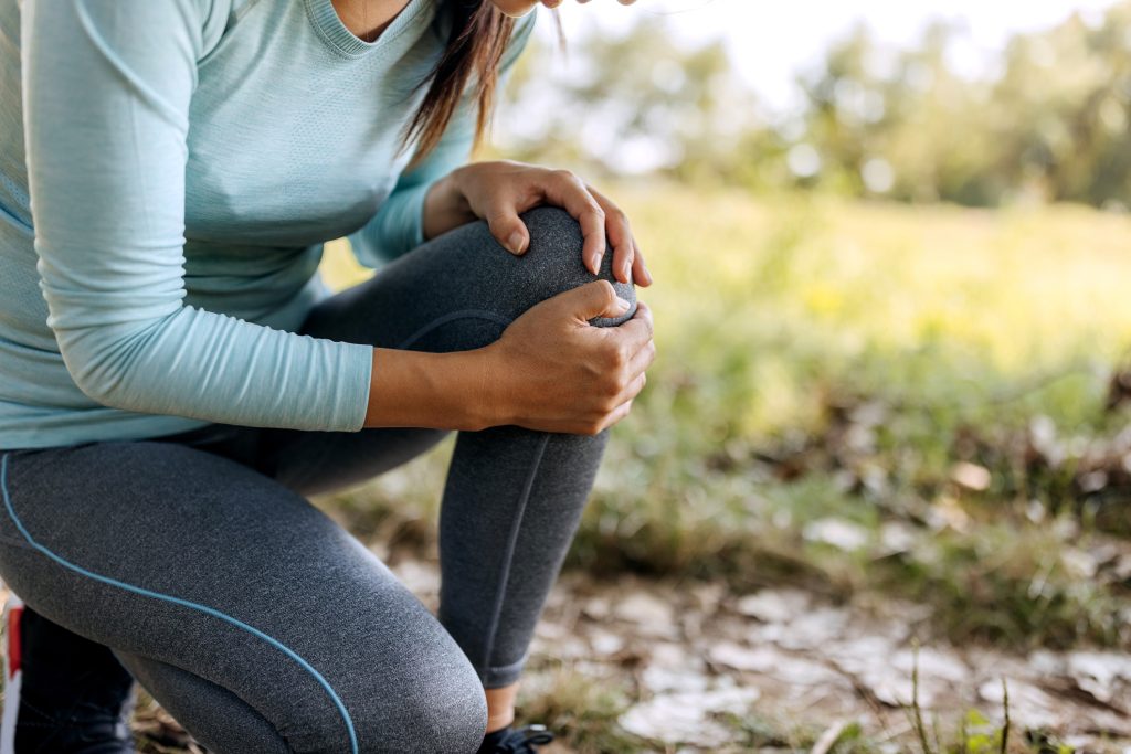 pain behind knee when bending it