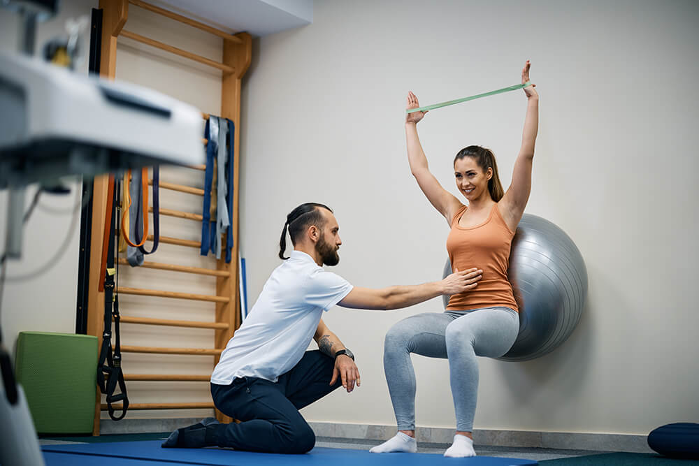Personal trainers vs. physical therapists: 6 key differences