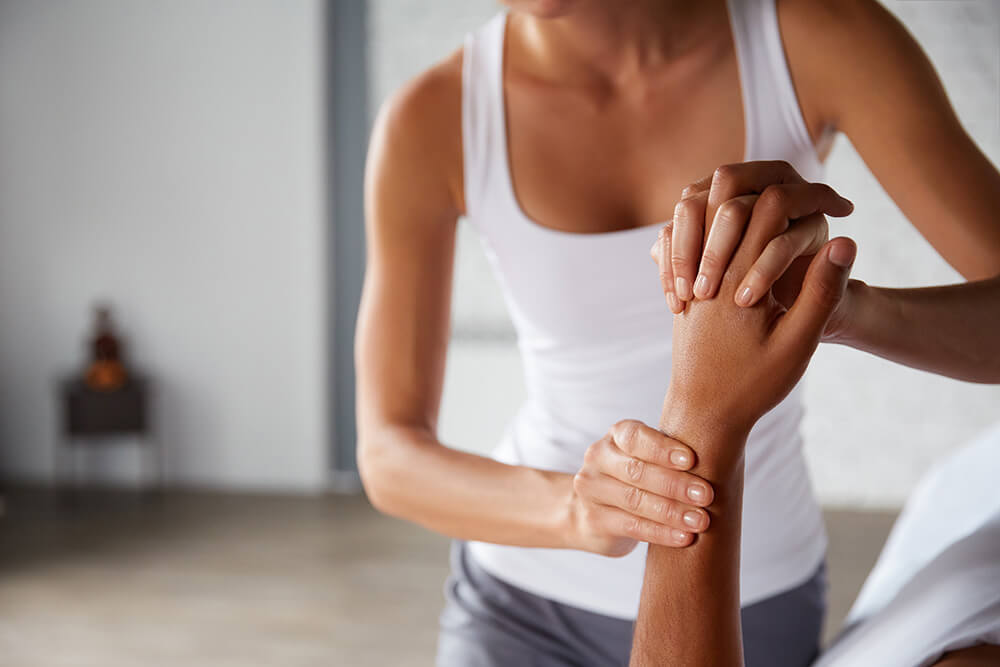 How can PT help stop your joint pain when it rains? 7 helpful treatments
